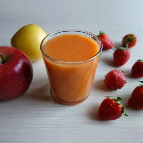 Zumo de fresas naranja manzana